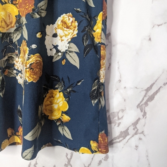 J For Justify Shirt Womens Small Cut Out Mock V Neck Stretch Soft Blue Floral - Picture 3 of 6